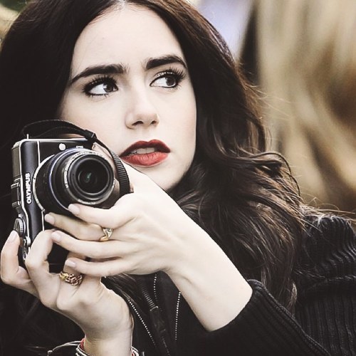 I never knew my dad,I was trapped most of my life, im always on the run...But now lost in time and space,with no where to go..DW RP{Multi-RP/Dr's daughter}