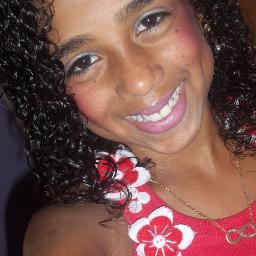 Adoro fazer muitas doideiras , : como menina amo jogar futebol , jogar bolinha de gude , soltar pipa .. brincar de pique , e muitas outras coisas .. Beijos :*