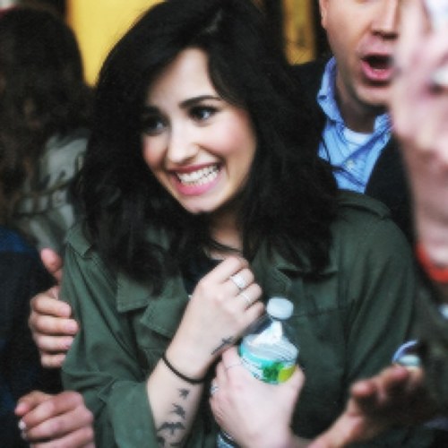 I love demi with all my heart! ❤ I follow back :) keep the faith everything will get better.