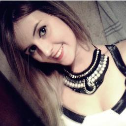 “Não viva de aparências, elas mudam. Não viva de mentiras, elas são descobertas. Não viva pelos outros, viva por você.”
