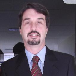 Biólogo, Pós Graduado em Analise Clinicas com muita experiencia em Laboratório Clinico e automação laboratorial