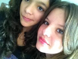 bff maravilhosas,capazes de colorir o ceeu céu,,,e ai machucou uma se fudeu com a otra assim que funciona...@ManuLove_sz and @dudakeglr 333