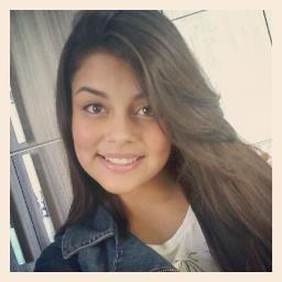 Uma garota chata, marrenta, feia, brincalhona e tudo mais kkk