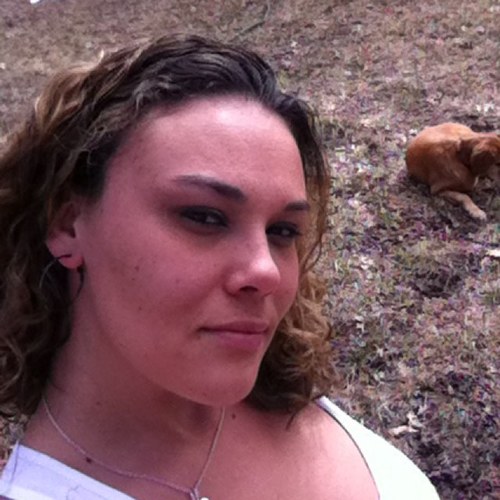 A big hearted country girl, that has two of the most beautiful children in the world!