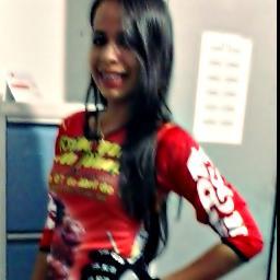 Eu sou feita de Sonhos interrompidos,  detalhes despercebidos, 
amores mal resolvidos, sou muito sentimental, gosto de carinho e amor. sou fã do Justin Bieber!