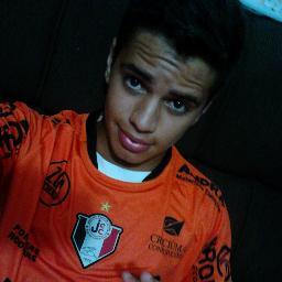 Não sou perfeito mas procuro aperfeiçoar tudo aquilo que faço. Namorado da @AnahKaroline_  *-*