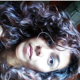 Quisiera tomar la mano de la luz de mi ventana y huir de este rinCon del miedo! Music*TE AMO!:D POxo toDo tuyO!♥.♥ Si me sigues ia saBes q pasara!;)