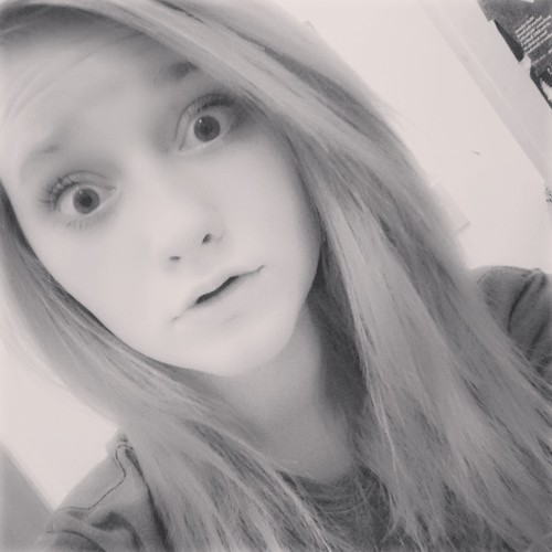 Hi , my dream is to get a follow from the one and only @NiallOfficial ;D he's my life. I speak Français (: