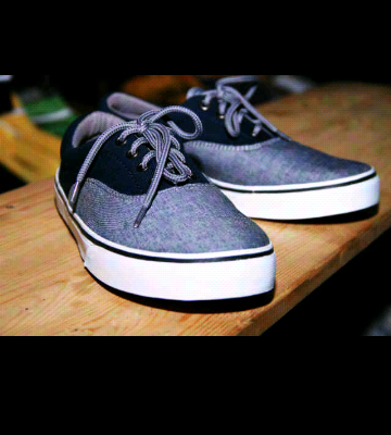 jual berbagai sepatu & celana panjang chinos minat hub : 08883273899 pin : 32890cf4
