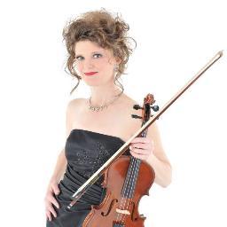 Violinist. 
Concertmaster of the Metropolitan Orchestra of Madrid and founder member of the Laurus Ensemble, Laurus Freestyle Duo and Laurus Classic Duo.