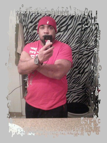 im a outgoing and a silly type dude who enjoy whatever life send my way theres nothing can stop my grind.