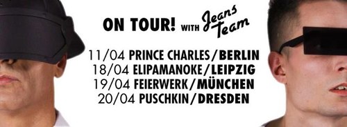 honeyextraktor's profile picture. Wir sind J-Jelly und L.M. Cop. Dadaistische Punktexte schmettern über Eurodance- und Hardcorebeats, als würden sich die Vengaboys mit DAF auf Mallorca treffen.