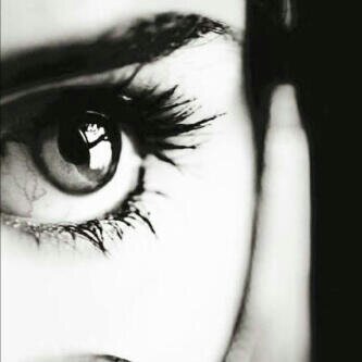 متناقضة ك جمال الحُب و جنة النسيان تائهة دوماً ﻻ أجدُني ♡̷*'