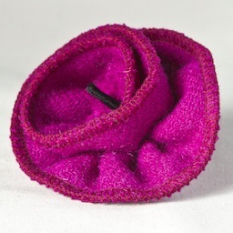 Designer Maker of Scottish tweed handbags, manbags, accessories and home wares.