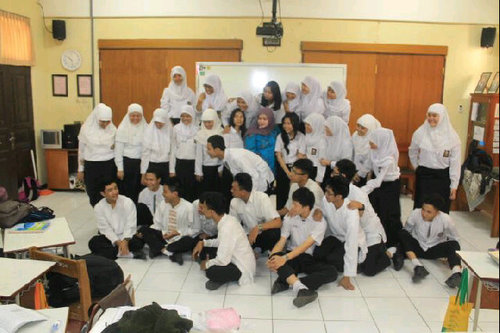 The Official Twitter Page of 12 SOCIAL 2 SMAN 8 Tangerang. Our heart was taken by Mrs. Farida Susanty :*