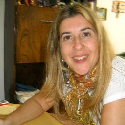 Abogada. Profesora en Educación Civica.