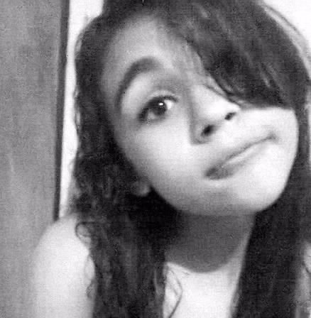 Vim aqui só p avisar que ela é minha e nao divido com ngm . Sorte a minha bjs / @adryaaraujo_ ♥