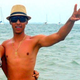 Viver é isto, ficar o tempo todo se equilibrando entre escolhas e conseqüências..                                                                  PIN:274433FD