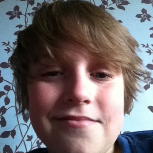 Im Aaron, sport is my life. I like music! I am a massive stoke fan! Follow me i follow u!