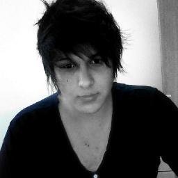 Aspirante a Guitarrista, Geek, Rock n' Roll, Comediante por natureza e Psicólogo nas horas vagas.