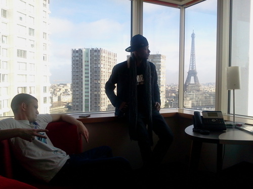 NÖTA BENE est un groupe hiphop venant du 78 ( Saint-Quentin-en-Yvelines ) composé de 2 artistes : Spion et KÖP. #nb #ToutCaPourCa #TasBienCompris #TeamD1Prod