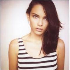 hi, im Tia.. im free and single and spend my life on the web.. future wife to Caspar lee :) i folow back!
