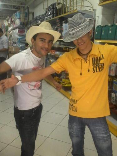 Twitter oficial dos cantores brasileiros Nildo & Jhunyor Atualizado pelos próprio cantores
Campo Grande MS, 
Blog: http://t.co/bNnoOeEqfH

Contato para Show
