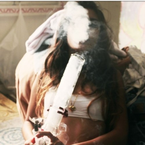 Follow me on a journey through a high girls mind. ✌ Nothing is ever as it seems.  #stonergirl