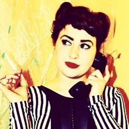 Lover of patterns, Feline enthusiast, I can see time.