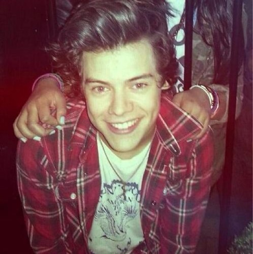 14, Directioner, Newcastle 
Instagram; elliebagnall_ 
one direction are my life
ask for a follow back