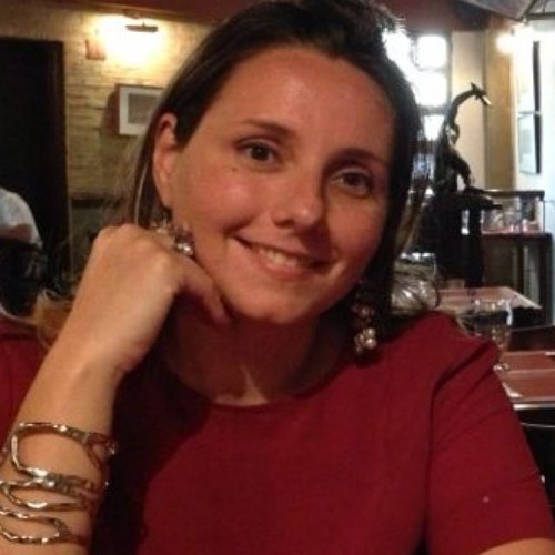 Venezolana. 
Amante del mar y de la buena comida.