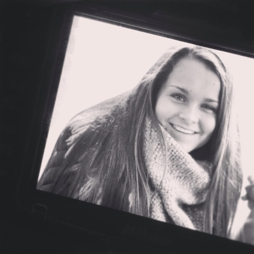 Instagram: @courtneylovex