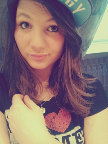 I'm 17 Years old. I have brown hair and green eyes. I love Music. I love Justin Bieber  *--* BELIEBER 4EVER *-*