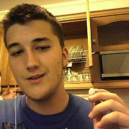 Subo videos de LoL, Minecraft y espero dentro de poco subir muchiiiisimos mas videos, asi que este es mi canal de YouTube. Un saludo. (Mi objetivo..Distraeros).