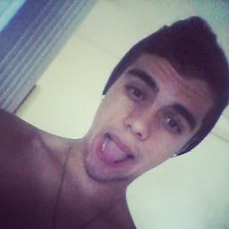 sou Yan , meu apelido e dom ,Tenho 15 anos , Sou promo na equipe @EazyTeenClub , http://t.co/f4mF0pwjpe , Sou fofo , carente e Muito ousado e amo @ChrisBrown