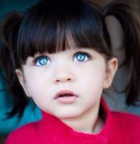 My name is Grace, daughter to @fakingKaedin. I am 3 years old and a vampire! Grrrr! {Roleplay}