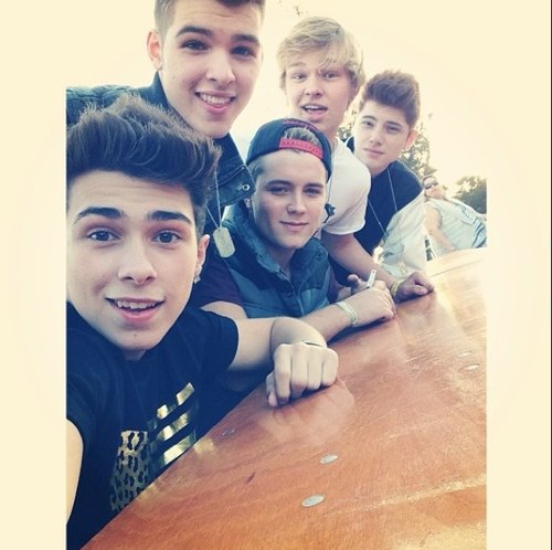Love & Support @BoyBandProject ❤ Zac/5 + group account follows ✌ @nikkifarias888 @Idekadri