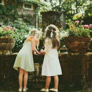 ﺻﺪﻳﻘﺘﻲ ﻻ ﺍﺭﻳﺪ ﺍﻥ ﻳﻘﺎﻝ ﻋﻨّﺎ ﺗﻠﻚ ﺍﻟﻔﺘﺎﺗﺎﻥ ﻛﺎﻧﺘﺎ ﮒ ﺍﻟﺮﻭﺡ ﻟﻜﻦ ﺍﻓﺘﺮﻗﺘﺎ ﻋﻦ ﺑﻌﻀﻬﻤﺎ , ﻛﻮﻧﻲ ﻣﻌﻲ ﺩﻭﻣﺎً !