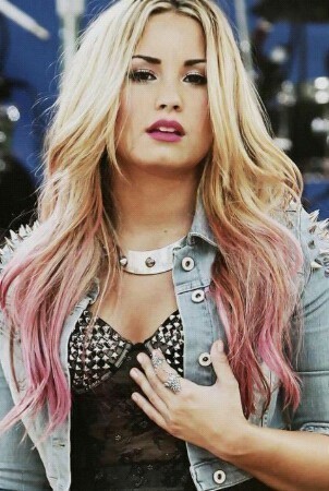 Inteligentes escutam a mente, estúpidos escutam o coração. Seja estúpido.
Demi Lovato
Ane,Malu,Cá ♥
Criado dia 30/03/2013