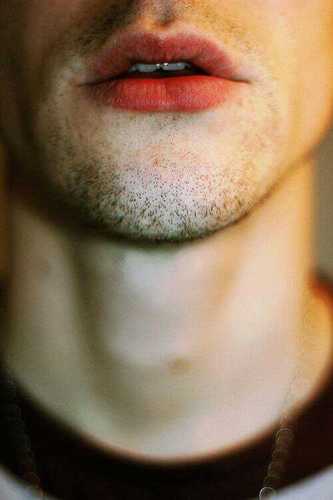 آحب آرتدآء آللون الآإسود ف انآإ اعشق آناقتي حينمآ تكون بلون قلوب من حولي.. 
 ♡'*''