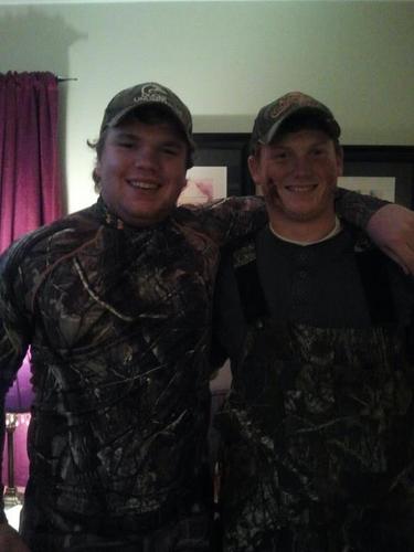 18 years old, freshman at University of south Alabama, fishing and hunting is my life    IG: e_denney54  SC: e_denney54
