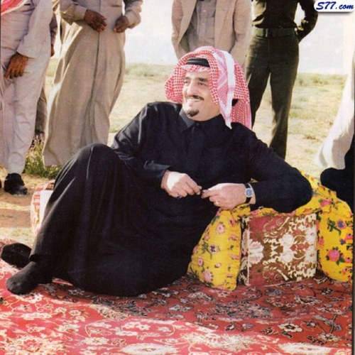 الكويت الحبيبه روحت يافهد ولا احدن غيرك يبشرني بعقلانها قال احتزم بي وانا والله حزام السعد لا قلت كلمه تشوف العين برهانها. انشهد☝