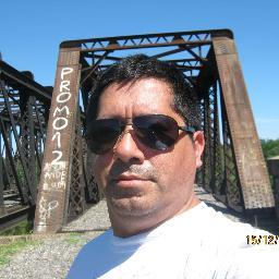 Camarero a bordo de buques de la Marina Mercante Argentina--Nacido en Empedrado ( Corrientes) Locutor Nacional con  Orientación Periodística  en Iset 18 .