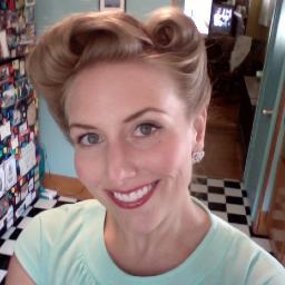 JessicaLlyn's profile picture. Teacher, ex-cellist, type 1 diabetic since 7/20/12, Beach Body workout-er