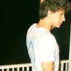 Quem sou eu? aquele que esta acima de você e abaixo de Deus :B