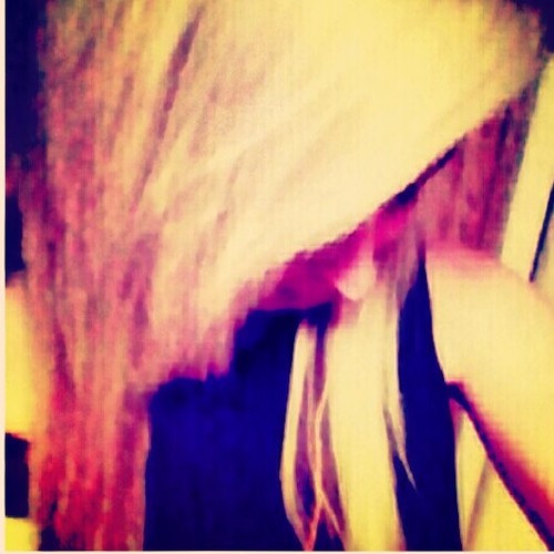 lmao hi :) my names miranda n i love to dance play sports n party ha ^.^ hmu follow me on instagram @ miranda__a__martin