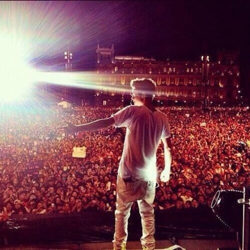 *Fan page,biebers biggest belieber from Kuwait. justin bieber is my life∞