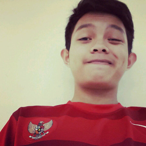 Hey . My name is Mohamad Nur Fadhillah , just call me DhiLlah I'm 16 years old ! Mirian !