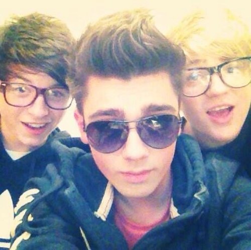 Hiiiiii. We are a fan-page of the @OverLoadgb (They Follow) Follow if you love them i know we do! Smile never forget that.