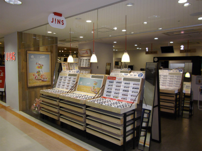 JINSプリコ垂水店です☆
JR垂水駅から徒歩1分！
小さなお店ですが、明るく元気に営業中(＾＾)！
皆さん海と山に囲まれた自然溢れる垂水に来られた際には是非お立ち寄りくださいませ♪